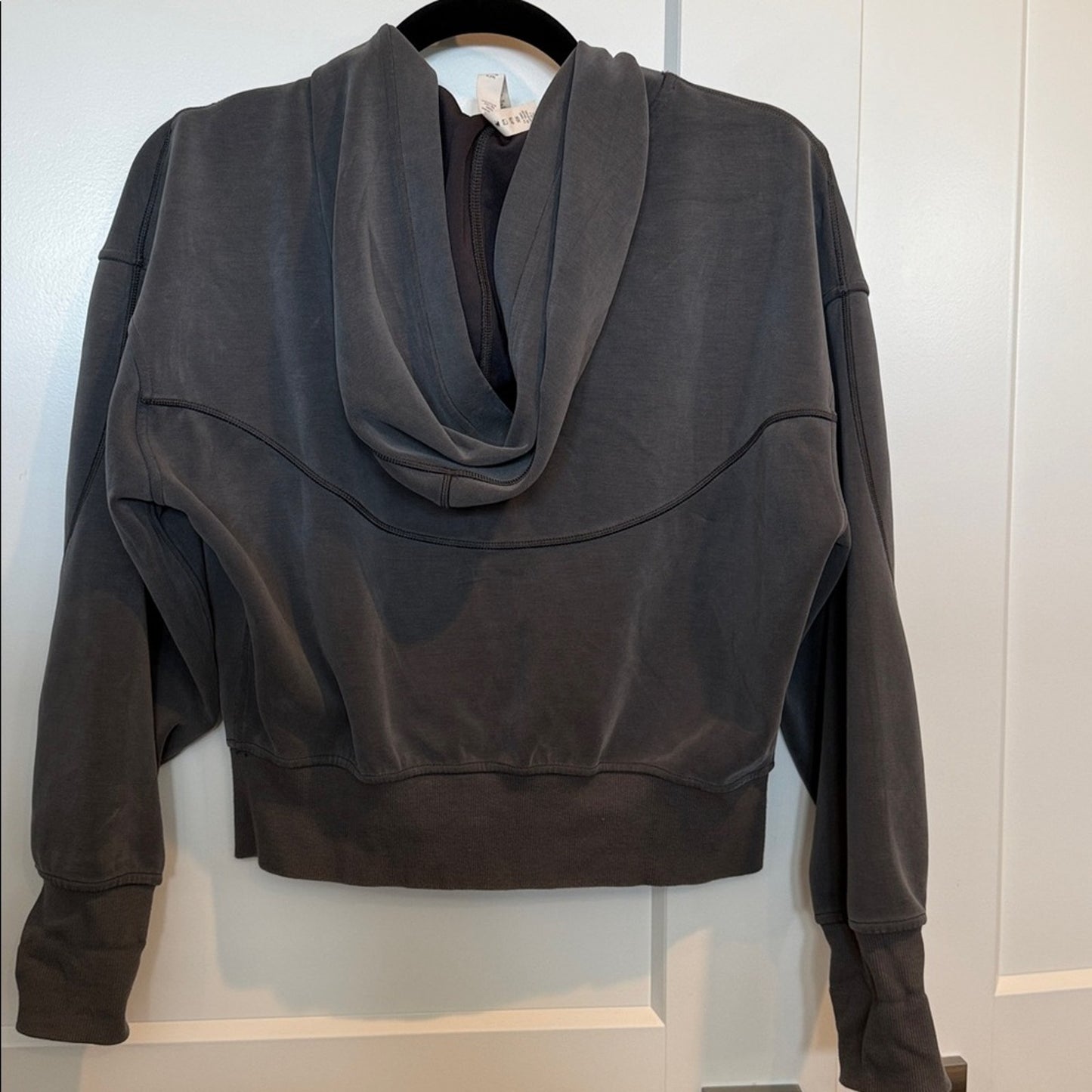 6922 Lululemon Softstreme Pocketed Hoodie in Graphite Grey **FLAW