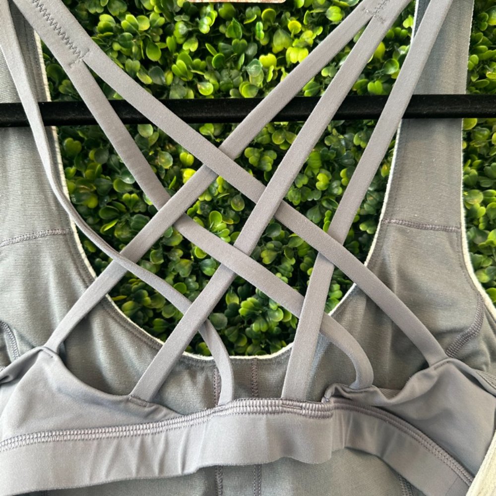 (61) π LULULEMON TANK w/BRA Heathered Grey/Grey Sz 8