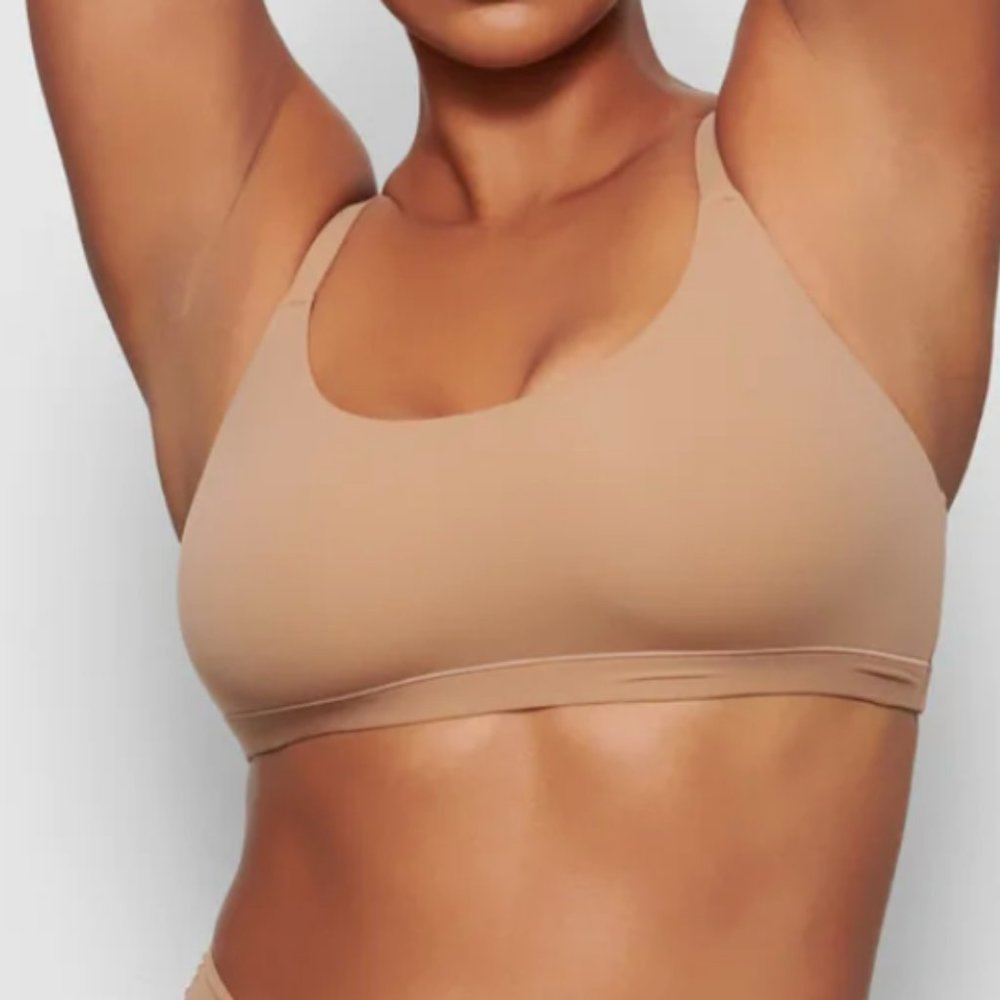 (2241/2242) NWT SKIMS FITS EVERYBODY SCOOP BRALETTE Sz S in SIENNA