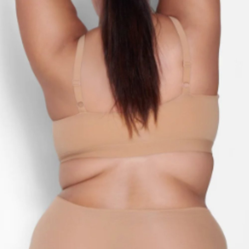(2220) SKIMS NWT FITS EVERYBODY SCOOP BRALETTE
