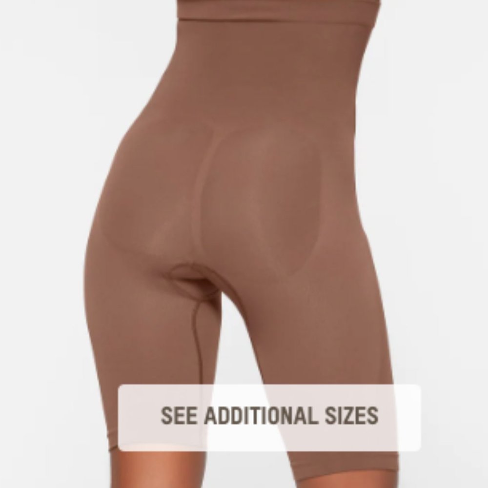 (2237) SKIMS NWT SEAMLESS SCULPT HIGH-WAISTED ABOVE THE KNEE SHORT