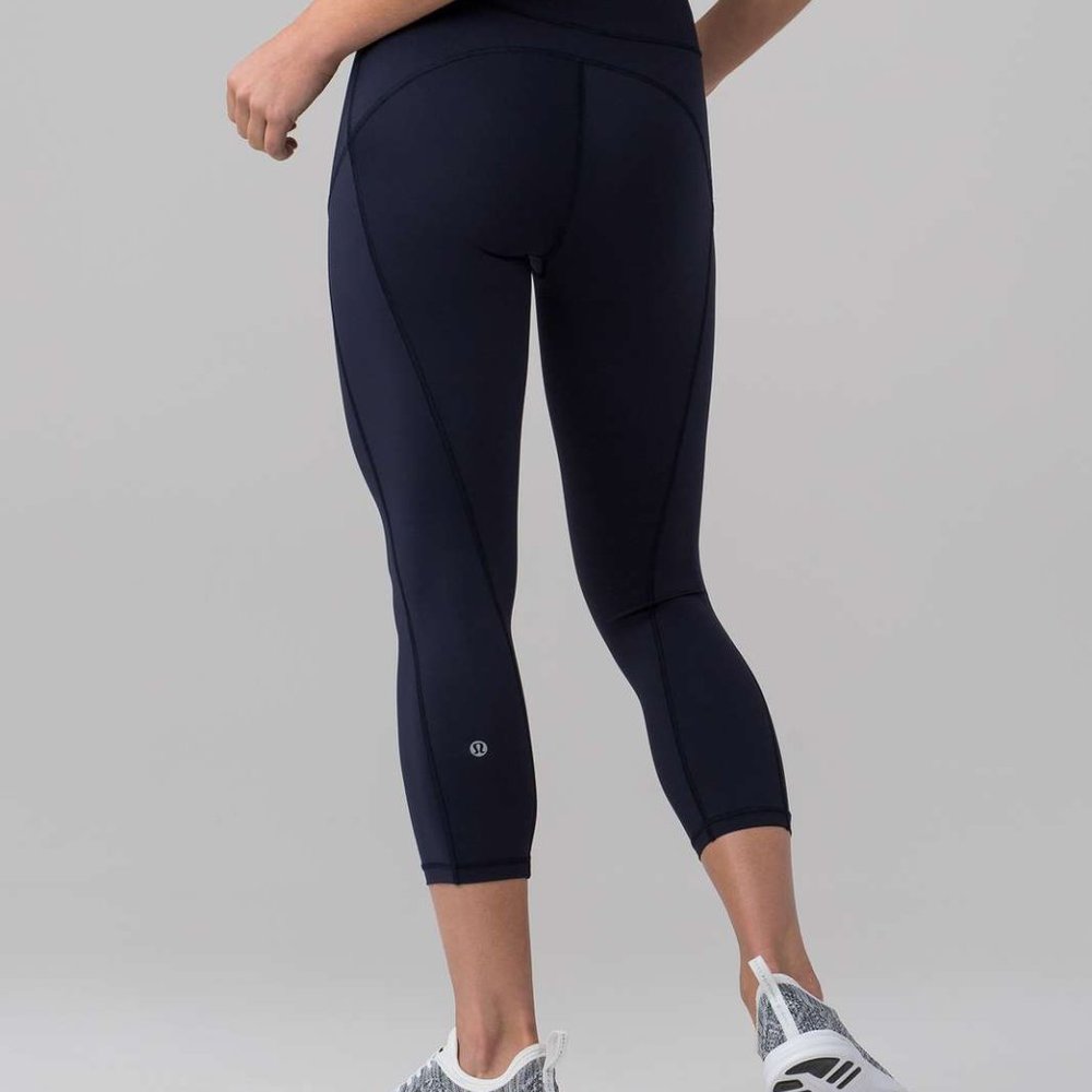 (1756) 🍋 LULULEMON *LOVED* Final Lap Crop *23"