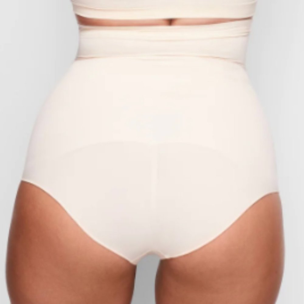 (1190) SKIMS SEAMLESS SCULPT HIGH-WAISTED BRIEF - SAND