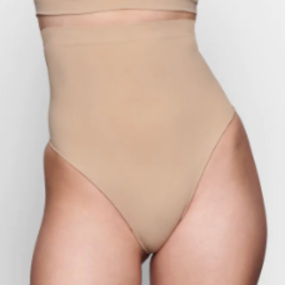 (1185/2454/55)) SKIMS SEAMLESS SCULPT HIGH-WAISTED THONG - CLAY