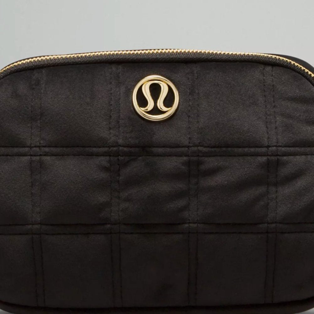 2305/06/08 NWT LLL Everywhere Belt Bag 1L Quilted Velour in blk/Gold (SOLD OUT)