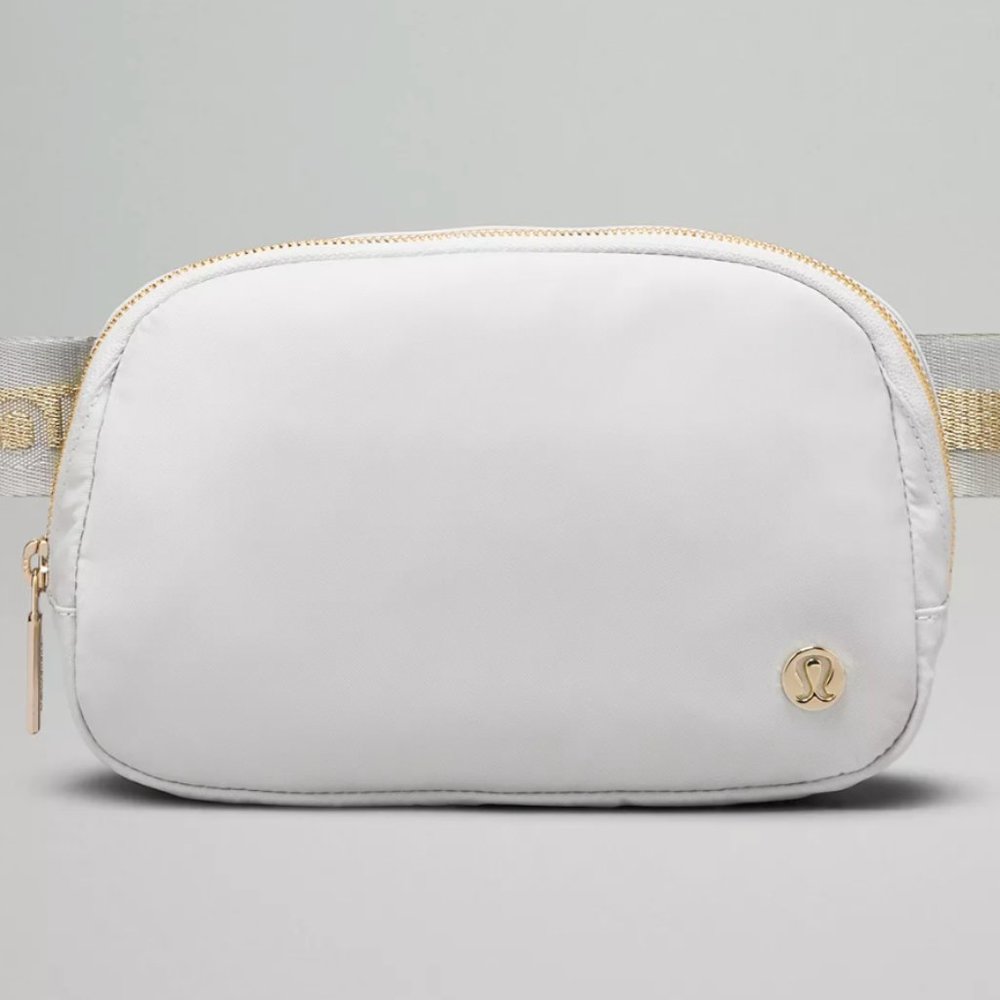 (2296) NWT LULULEMON Everywhere Belt Bag 1L (SOLD OUT) in Vapor/Gold/White