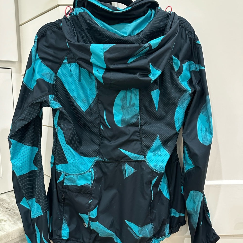 (2175) LULULEMON Back Pack It Jacket Sz 8 **LOVED**