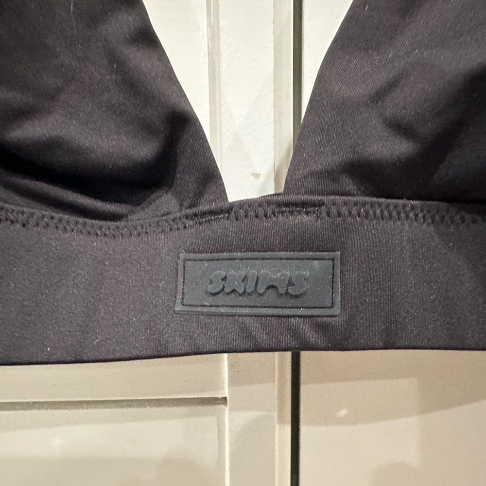 (2412) SKIMS NWT SWIM Swim Signature Plunge Bikini Top LARGE in ONYX