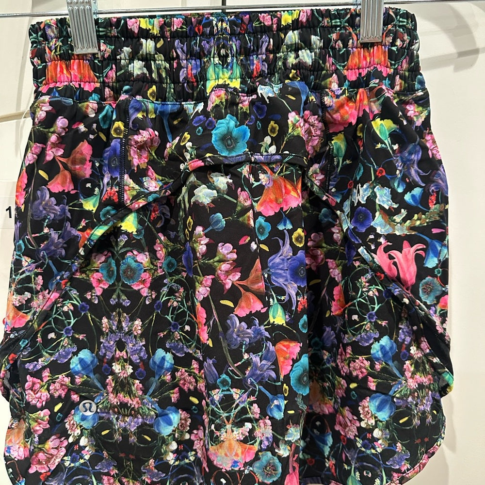 (1988) NWT Lululemon Hotty Hot High-Rise Skirt Sz 2