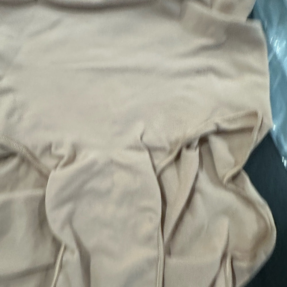 (1191) NWOT SKIMS SEAMLESS SCULPT MID-WAISTED BRIEF - CLAY/OCHRE