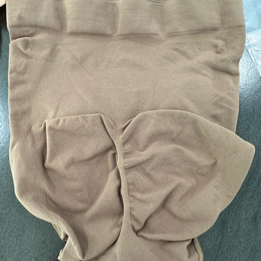 (2453) NWOT SKIMS SEAMLESS SCULPT MID-WAISTED BRIEF - JASPER S/M