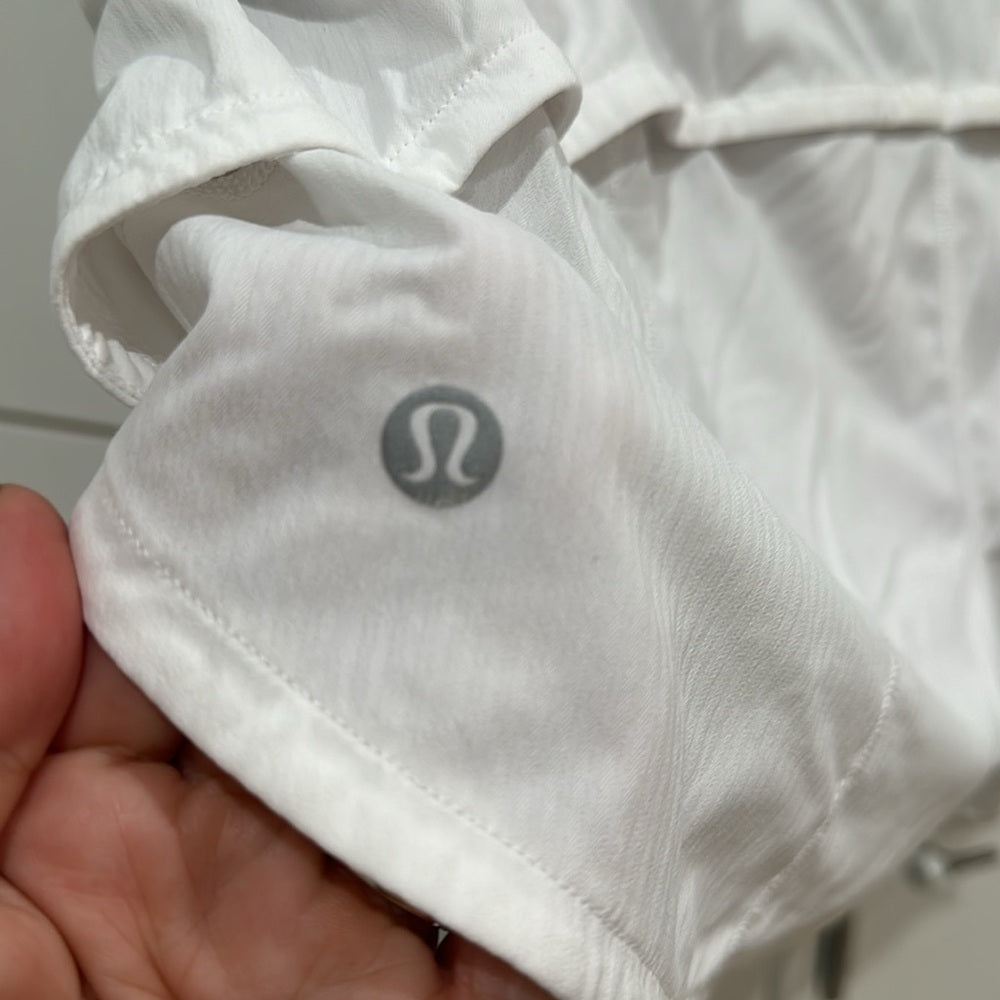 (2491) Lululemon Speed Up Short *2.5" in Sz 14 Whte