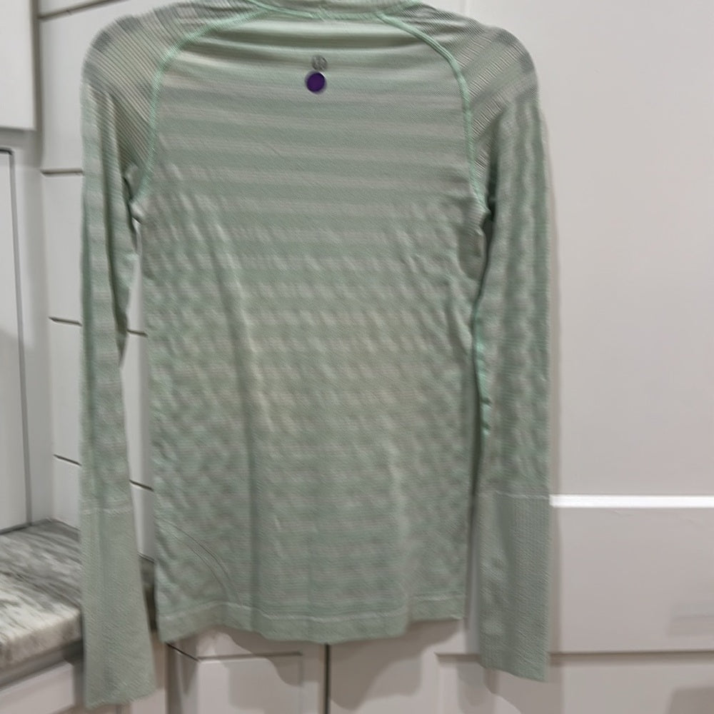 (2019) ๐ LULULEMON RUN: Swiftly Tech Long Sleeve Crew Sz 6 *GUC