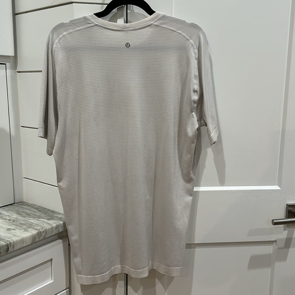 (6059) LULULEMON MENS Metal Vent Tech Short Sleeve Sz L