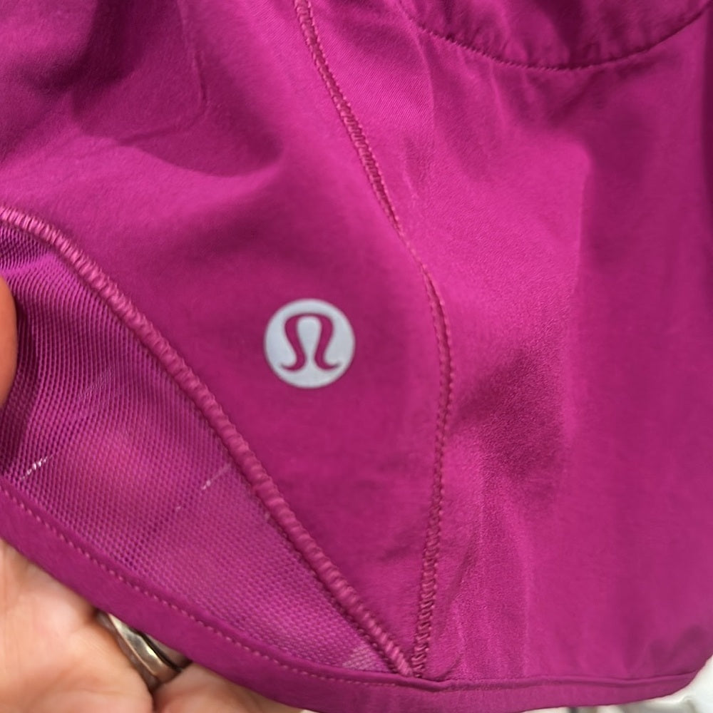 (6146) LULULEMON Hotty Hot Short (Long) 4" in Sz 6 *LOVED *EUC