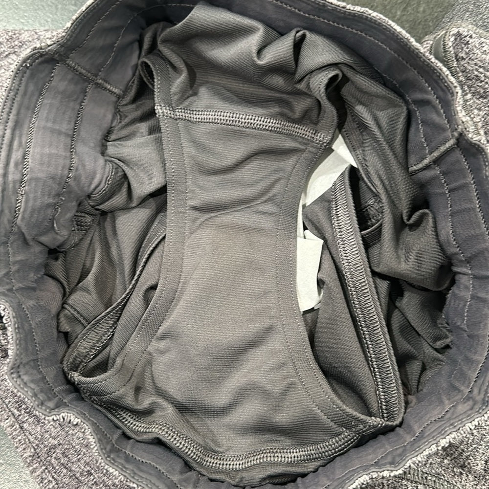 (6262) LULULEMON Hotty Hot Short (4" ) Heathered Black in Sz 6 *Loved