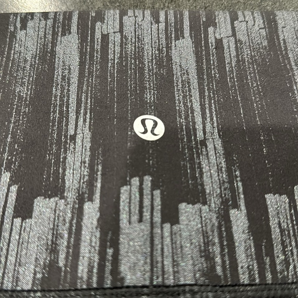 (6276) LULULEMON Boogie Short *Luxtreme (Roll Down) in Sz 8 *PRETTY *RARE