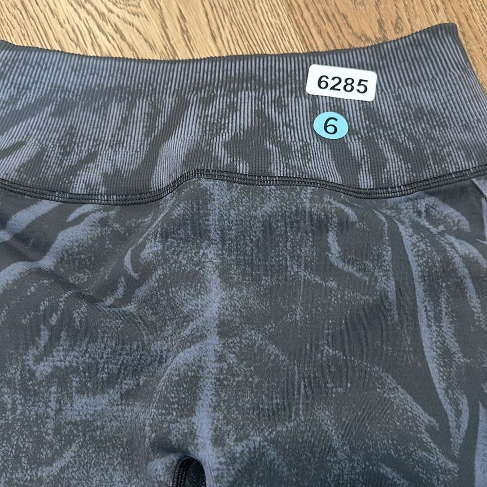 (6285) Lululemon Ebb to Street Tight *Wash Sz 6 in Stone Wash Graphite Grey