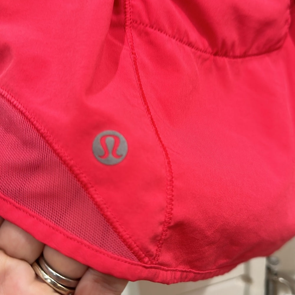 (6295) LULULEMON Hotty Hot Short 4" in Sz 4 in BOOM JUICE *LOVED *GUC