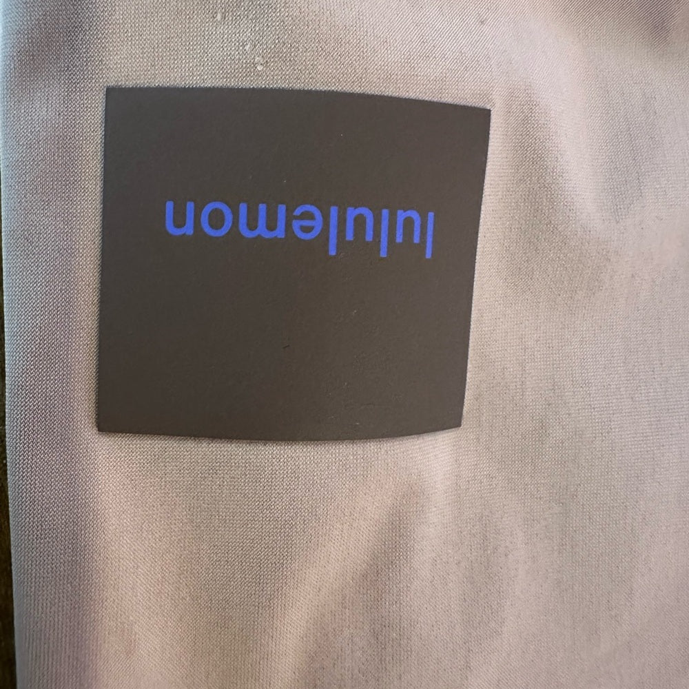 (0001) LULULEMON Hike to Swim SHorts 6" in Sz 6