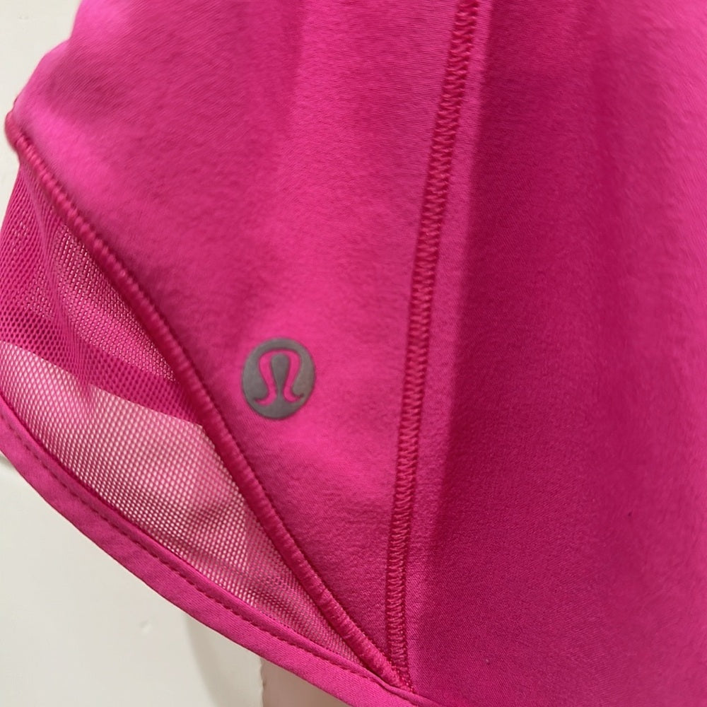 (6356) Lululemon Hotty Hot Low-Rise Short 2.5" in Sz 4