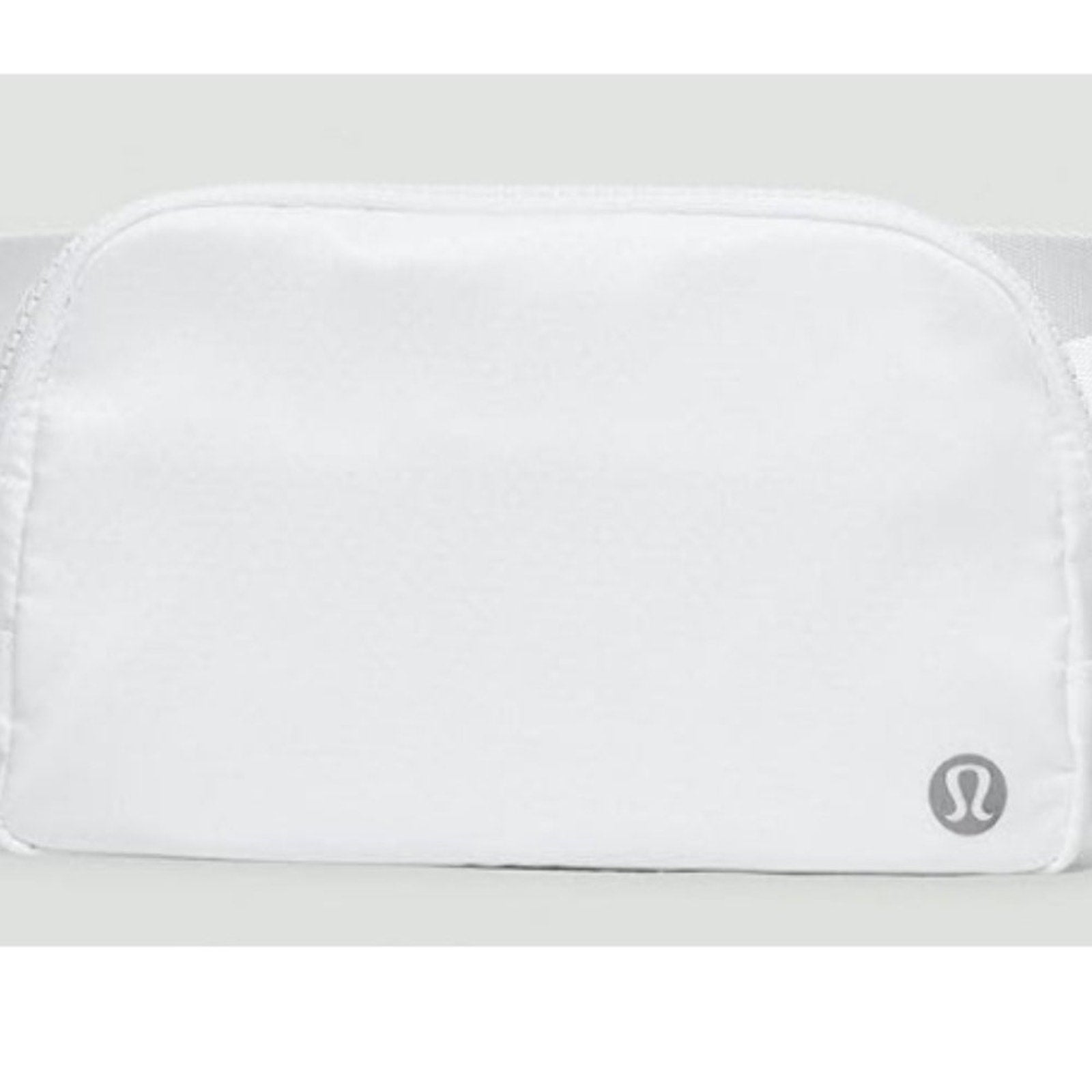 2337 NWT LULULEMON WHITE EVERYWHERE BELT BAG- WHITE