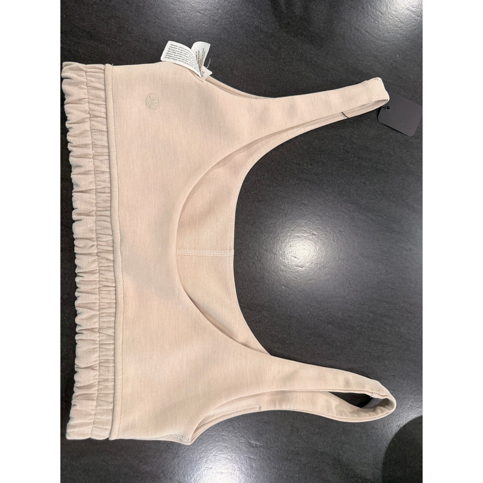 6432- Lululemon Softstreme Scoop-Neck Bra Sz 6 **FLAW on front