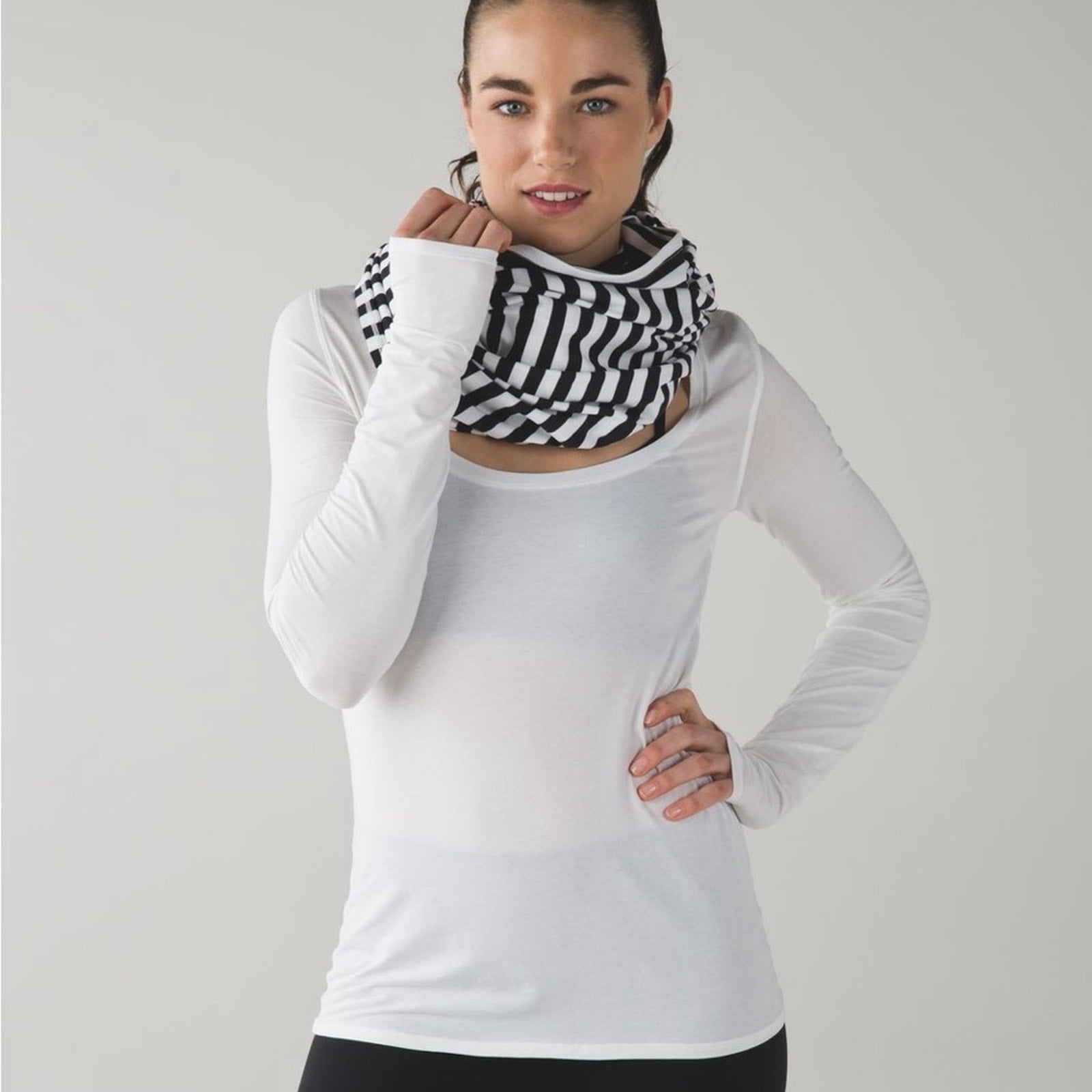 419 - LULULEMON Vinyasa Scarf *Zips Apex Stripe Black White OS