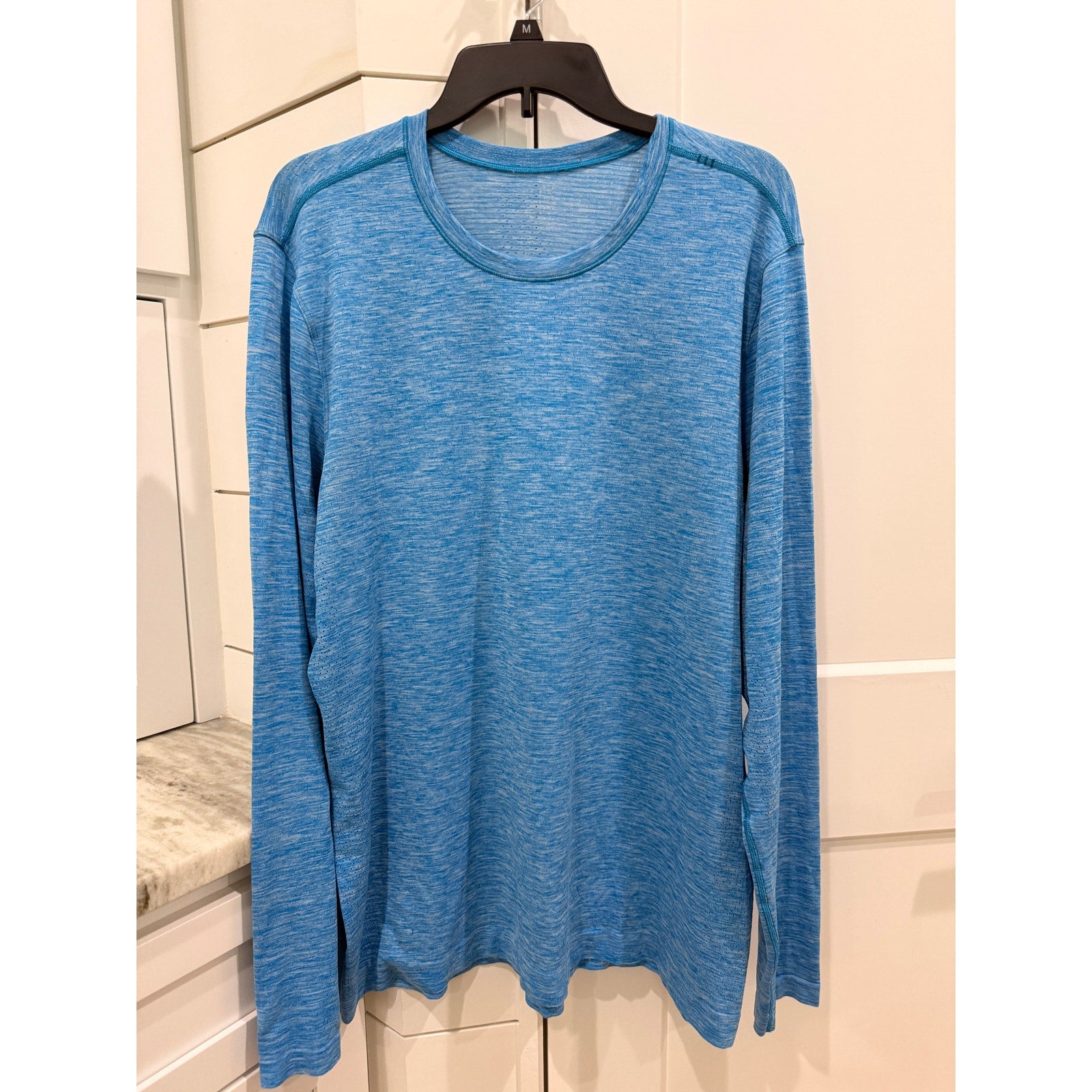 455 - Lululemon Metal Vent Tech Surge Long Sleeve Amalfi Blue in XL