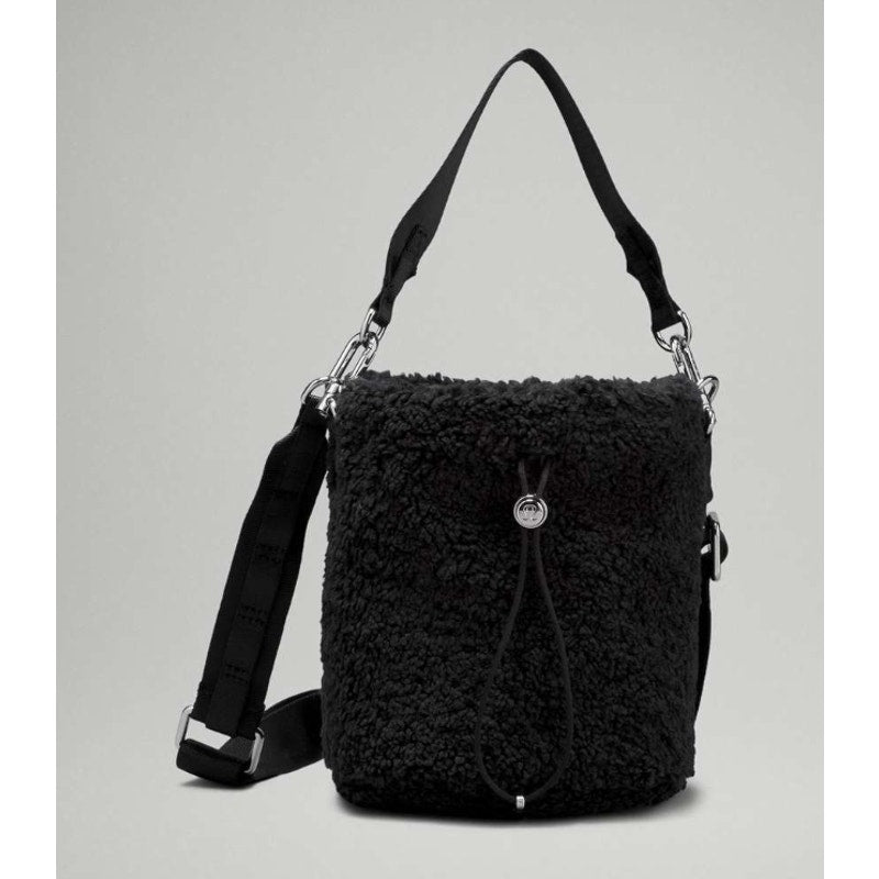 0256  Lululemon Crossbody Fleece Bucket Bag 2.5L Black *LOVED