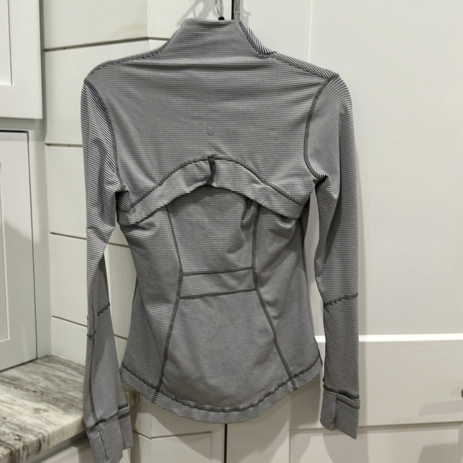 (6236) LULULEMON Define Jacket Sz 4 EUC