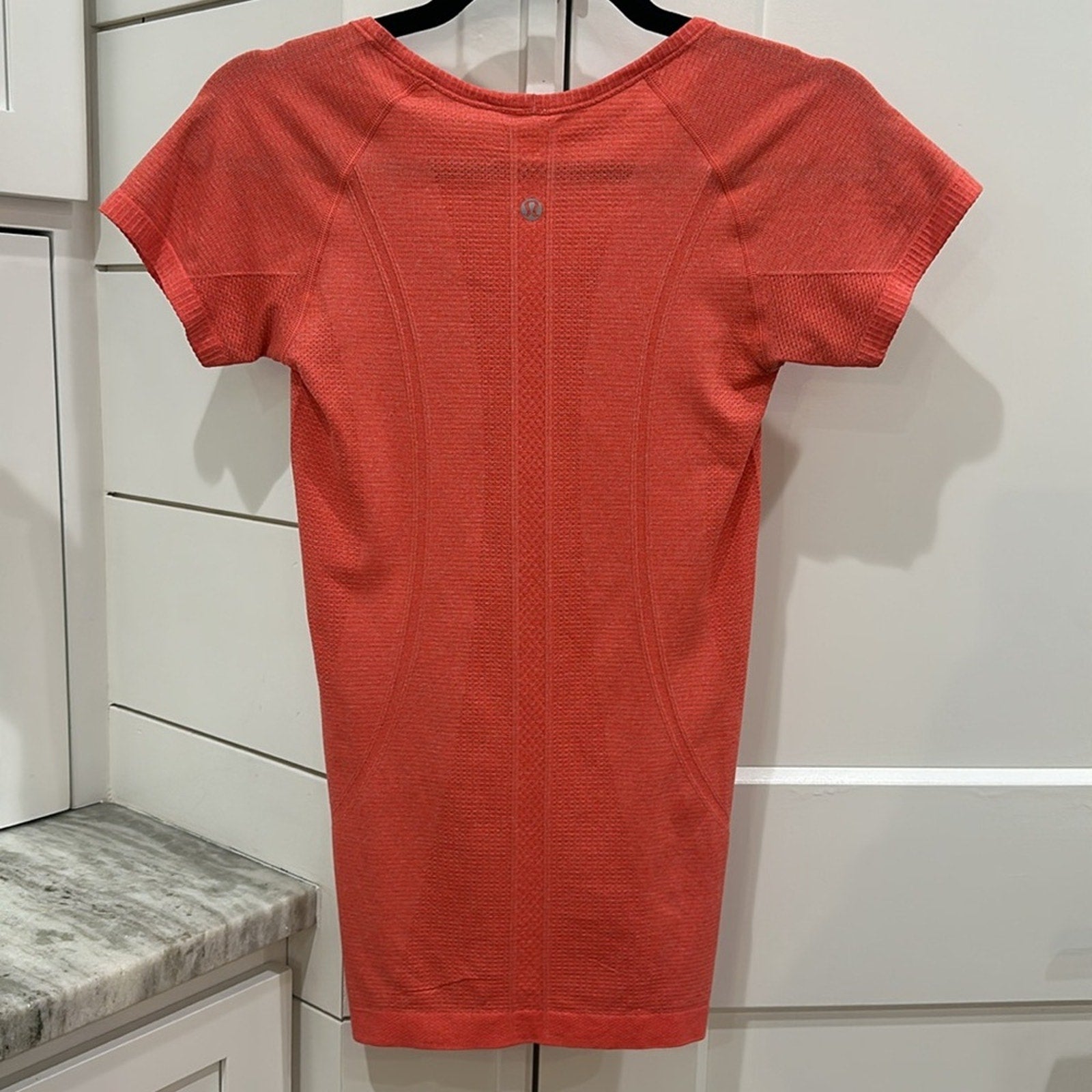 (6090)  🍋 LULULEMON RUN: Swiftly Tech Short Sleeve Crew Sz 4 **LOVED