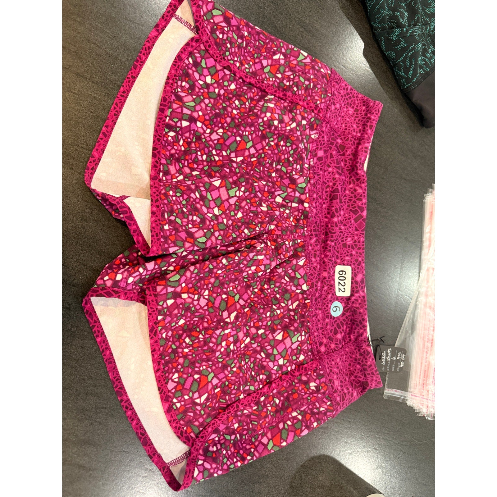 6022 - LULULEMON Run Times Short Paradise Camo