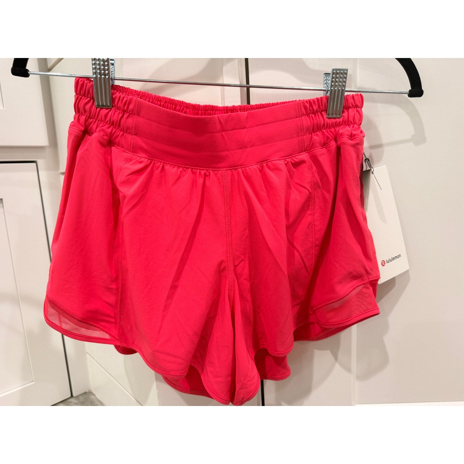 6619 NWT Lululemon Hotty Hot Low-Rise Lined Short 4" Lip Gloss in Sz 14