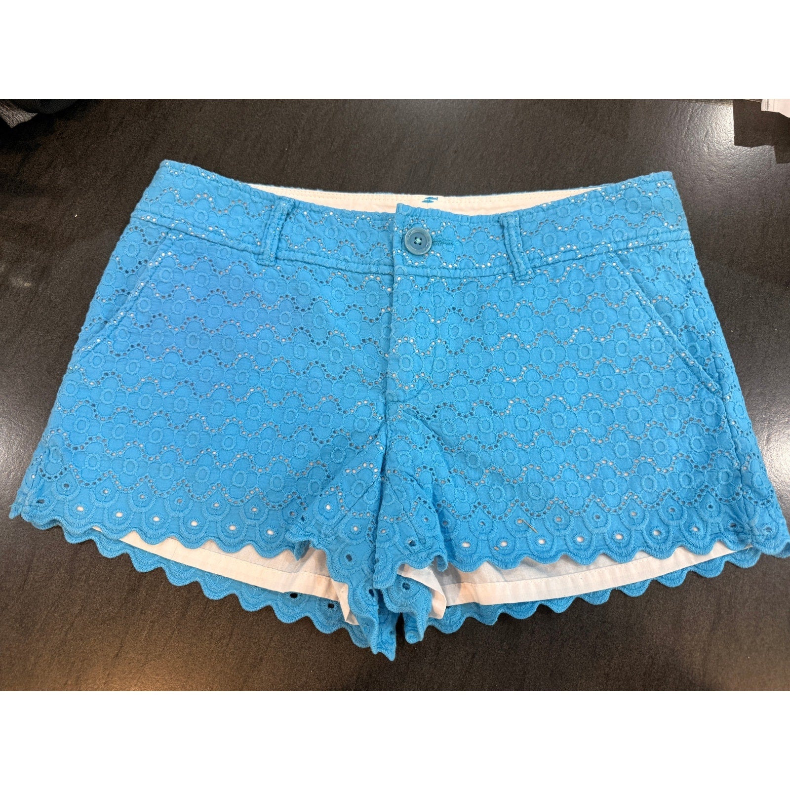 447 - LILLY PULITZER The Walsh Short Blue Eyelet Scalloped Edge Lined Sz 2