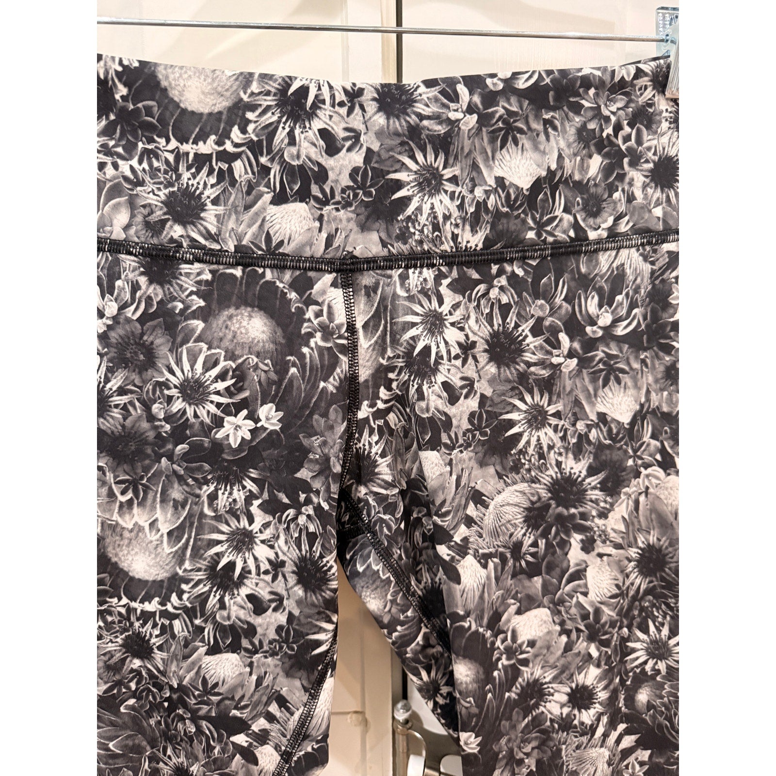 6607 LULULEMON Wunder Under Pant *Luxtreme Flowabunga Black Angel Wing Sz 12