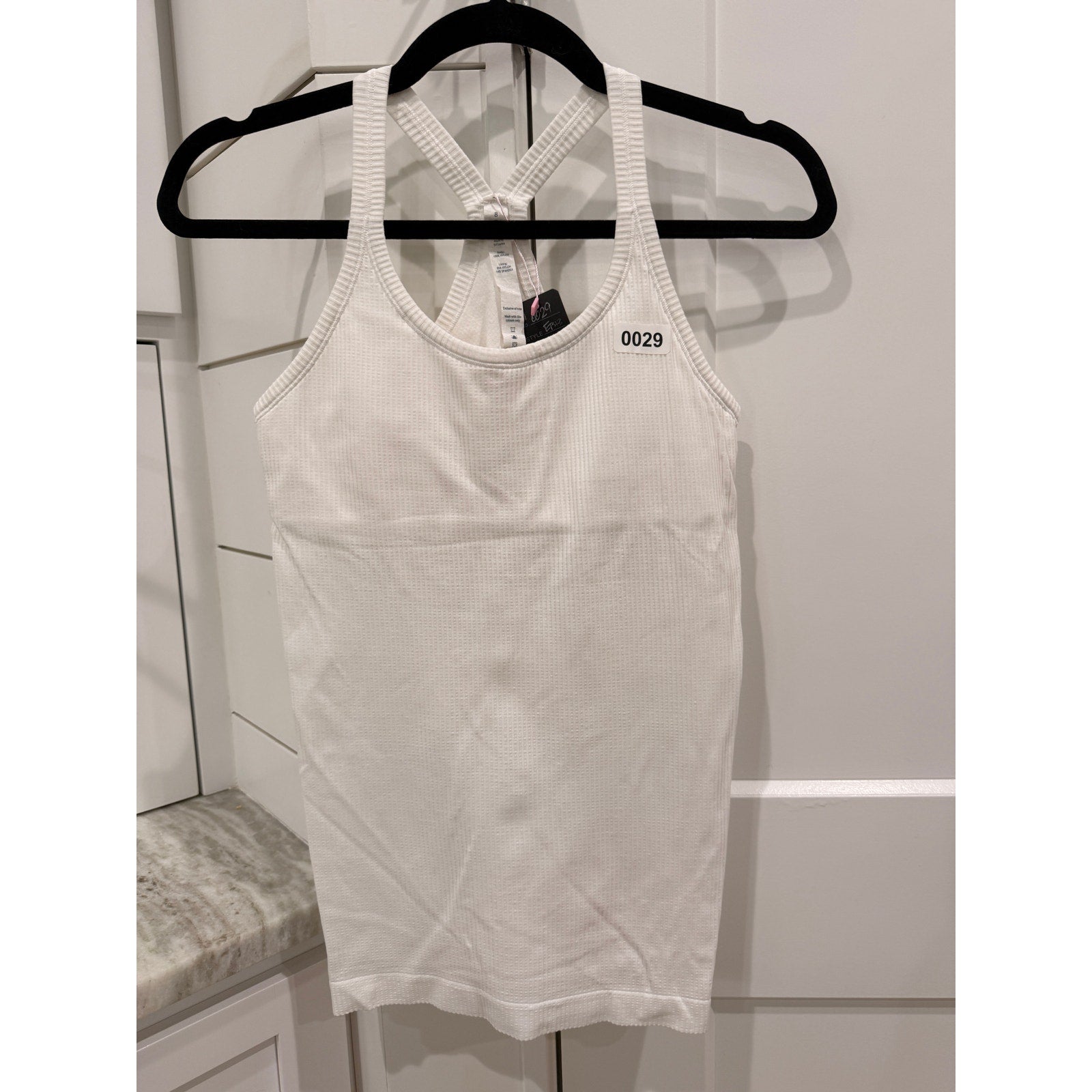 29 - LULULEMON Ebb to Street Tank Top in White Sz 8 (No Pads)