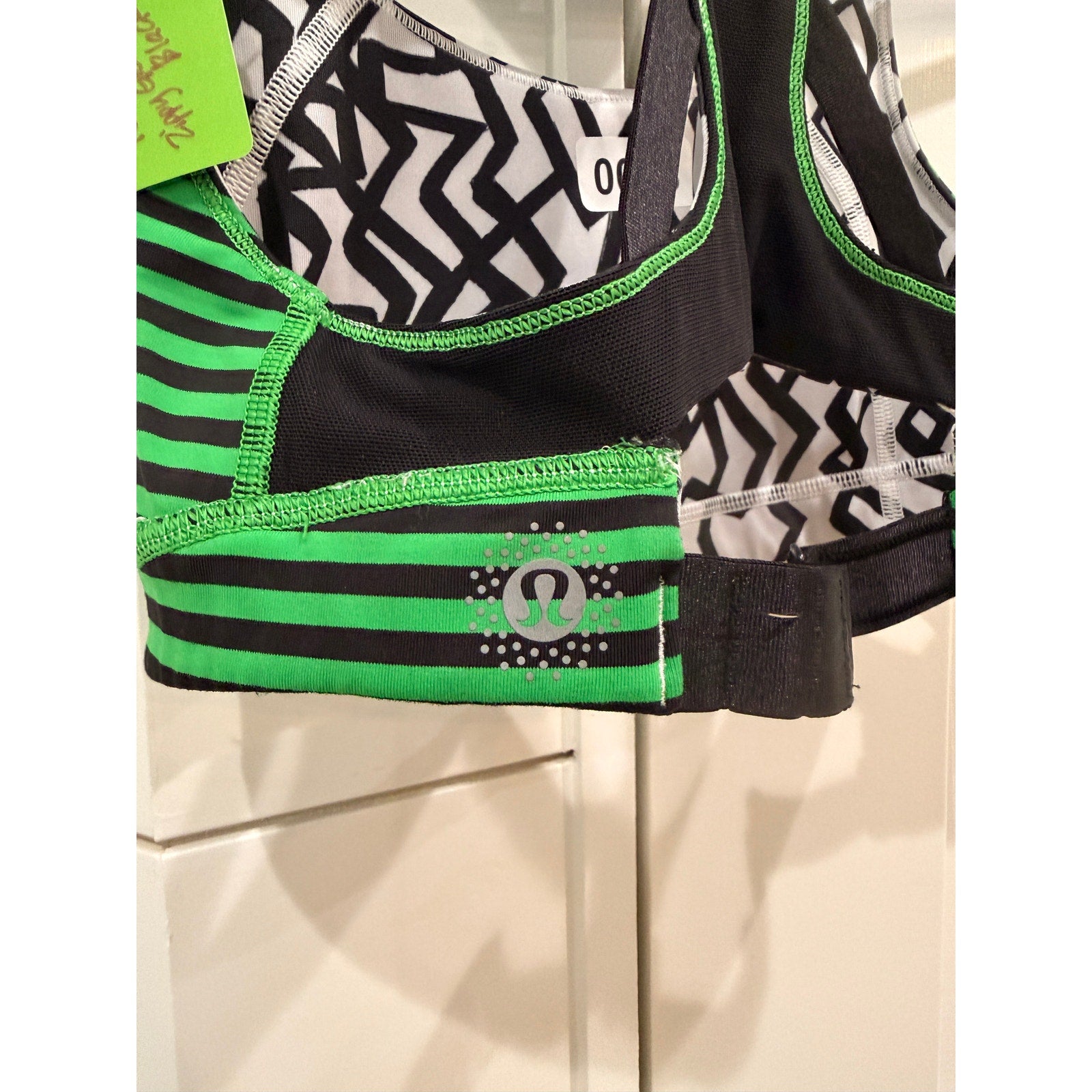 38 Lululemon Take 2 SEAWHEEZE (2015) reversible Sports Bra Sz 0/2 P2P= 12" *RARE