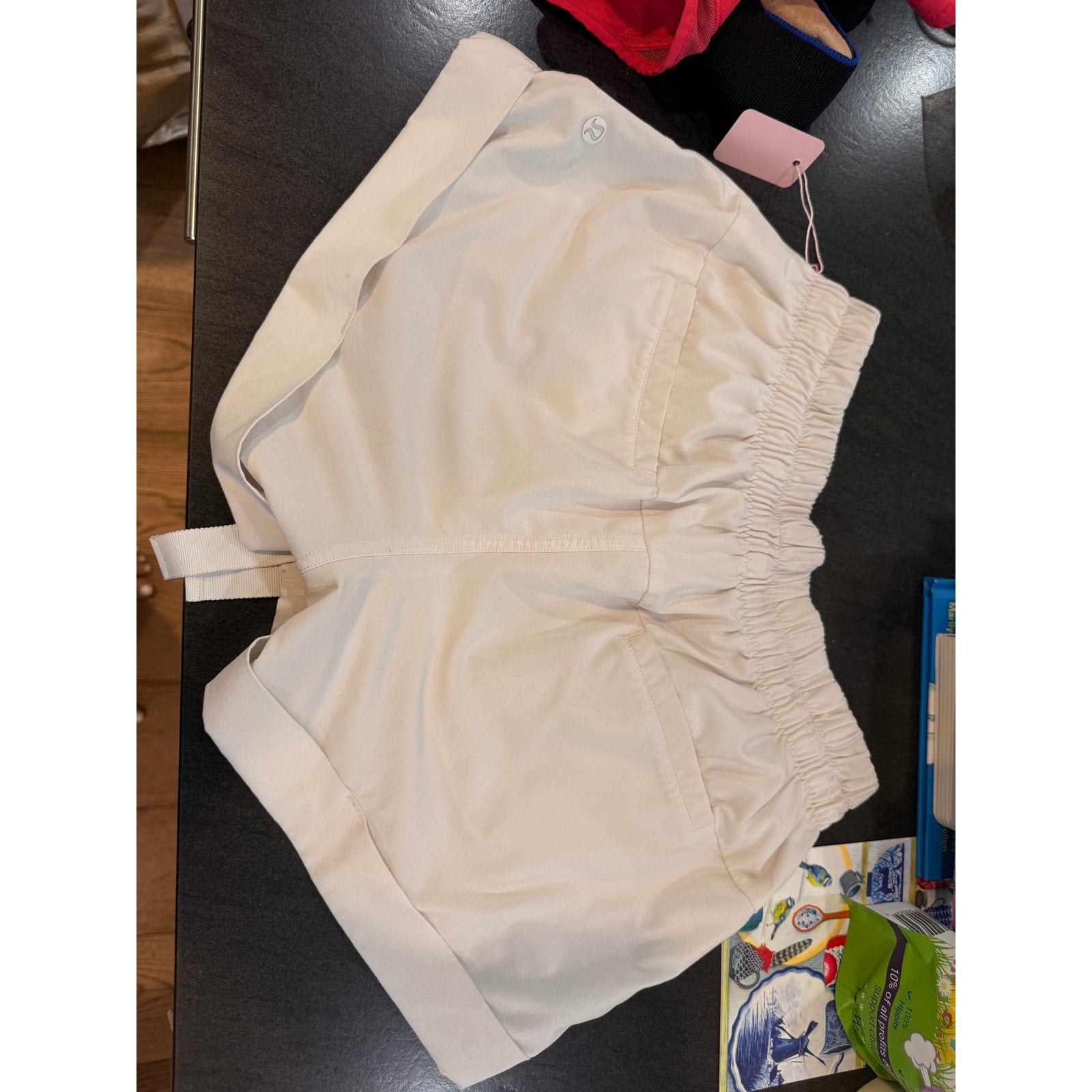 0081 Lululemon Spring Break Away Short *4-way Stretch 3" Sz 4 in BONE