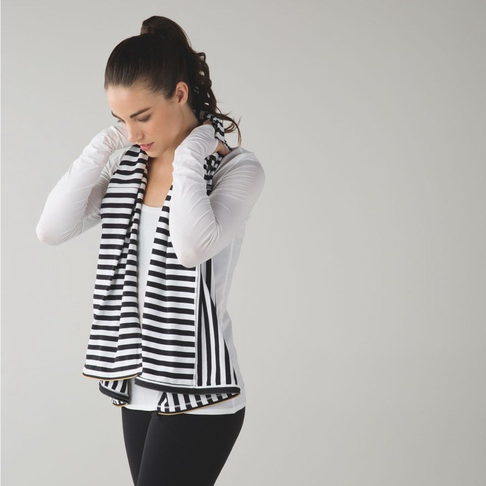 419 - LULULEMON Vinyasa Scarf *Zips Apex Stripe Black White OS