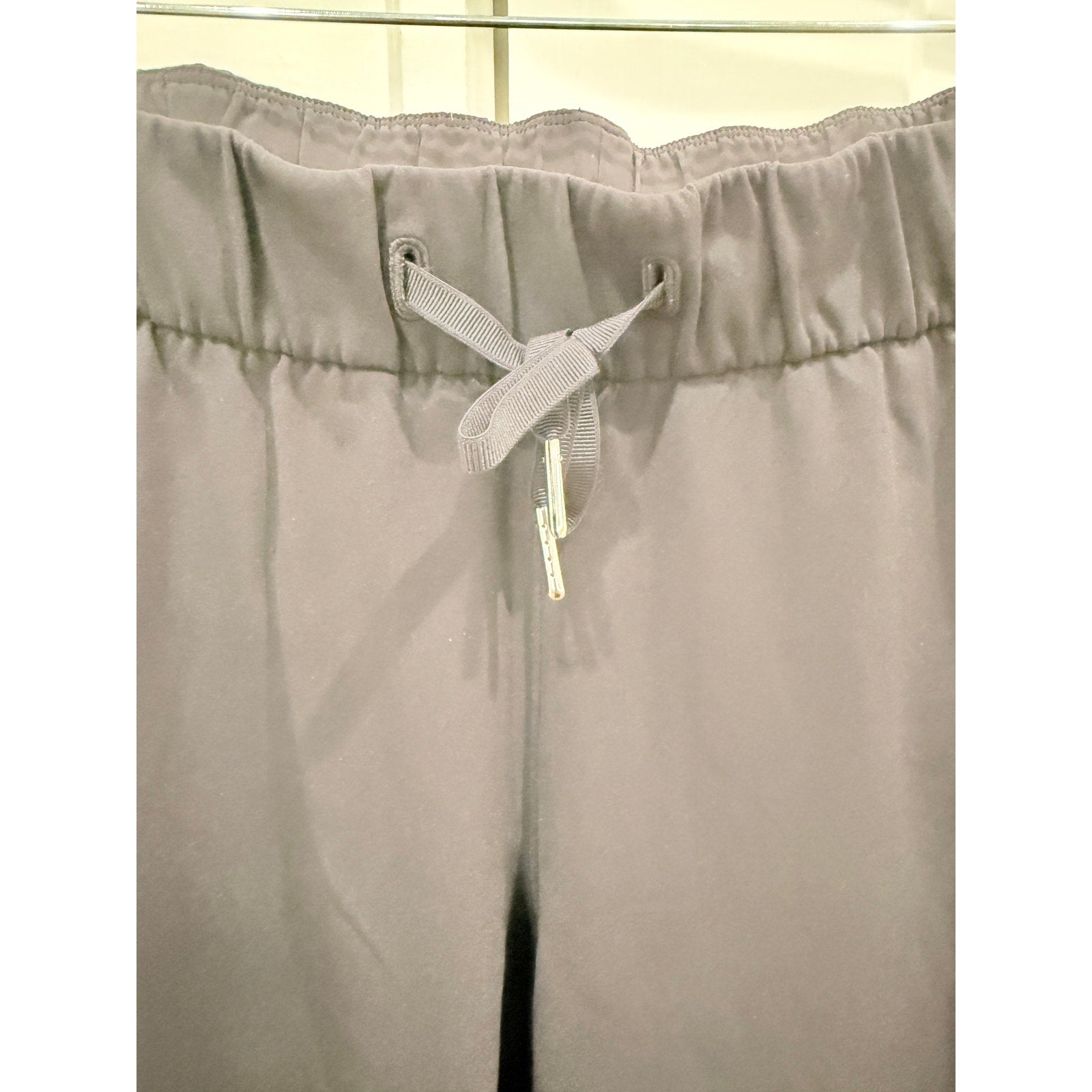 363 LULULEMON On The Fly Pant in Black in Sz 6