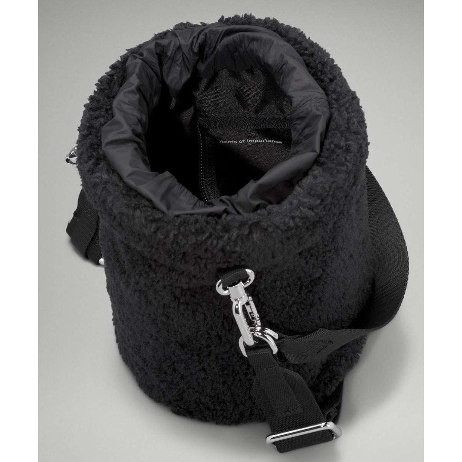 0256  Lululemon Crossbody Fleece Bucket Bag 2.5L Black *LOVED