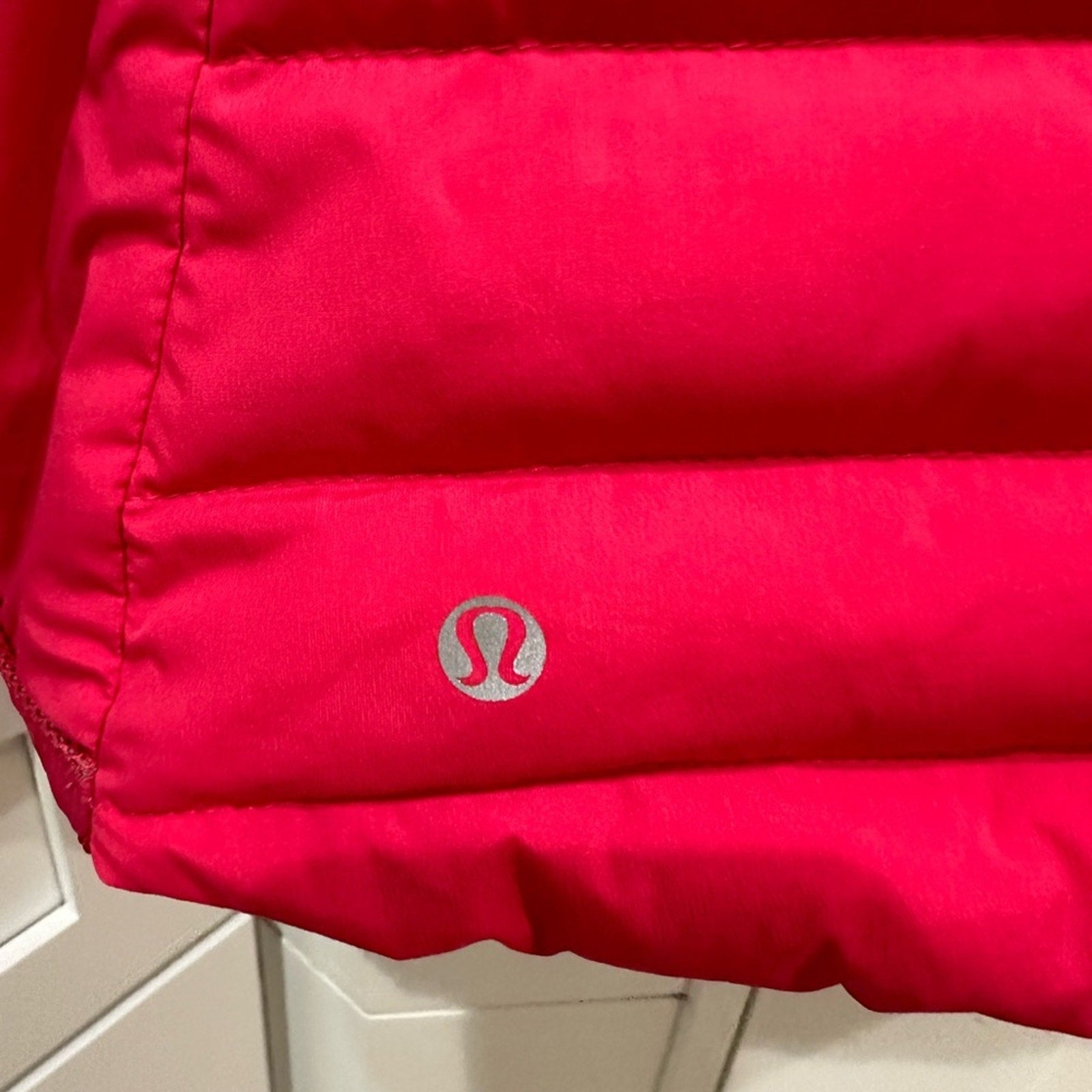 (2351) LULULEMON Fluffed Up Vest in BOOM JUICE Sz 4 **