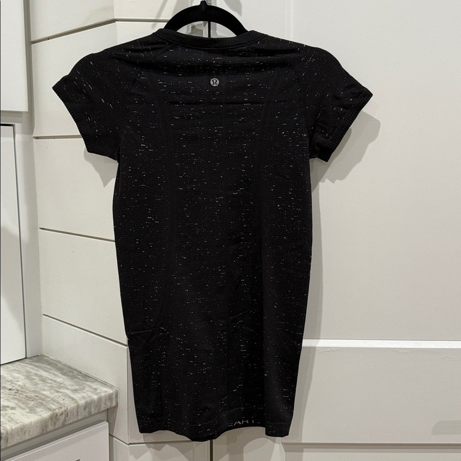 189 Lululemon Swiftly Tech Short Sleeve Crew Black/White Size 4