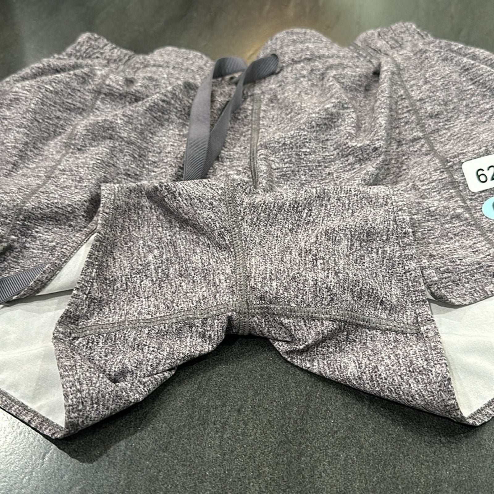 (6262) LULULEMON Hotty Hot Short (4" ) Heathered Black in Sz 6 *Loved