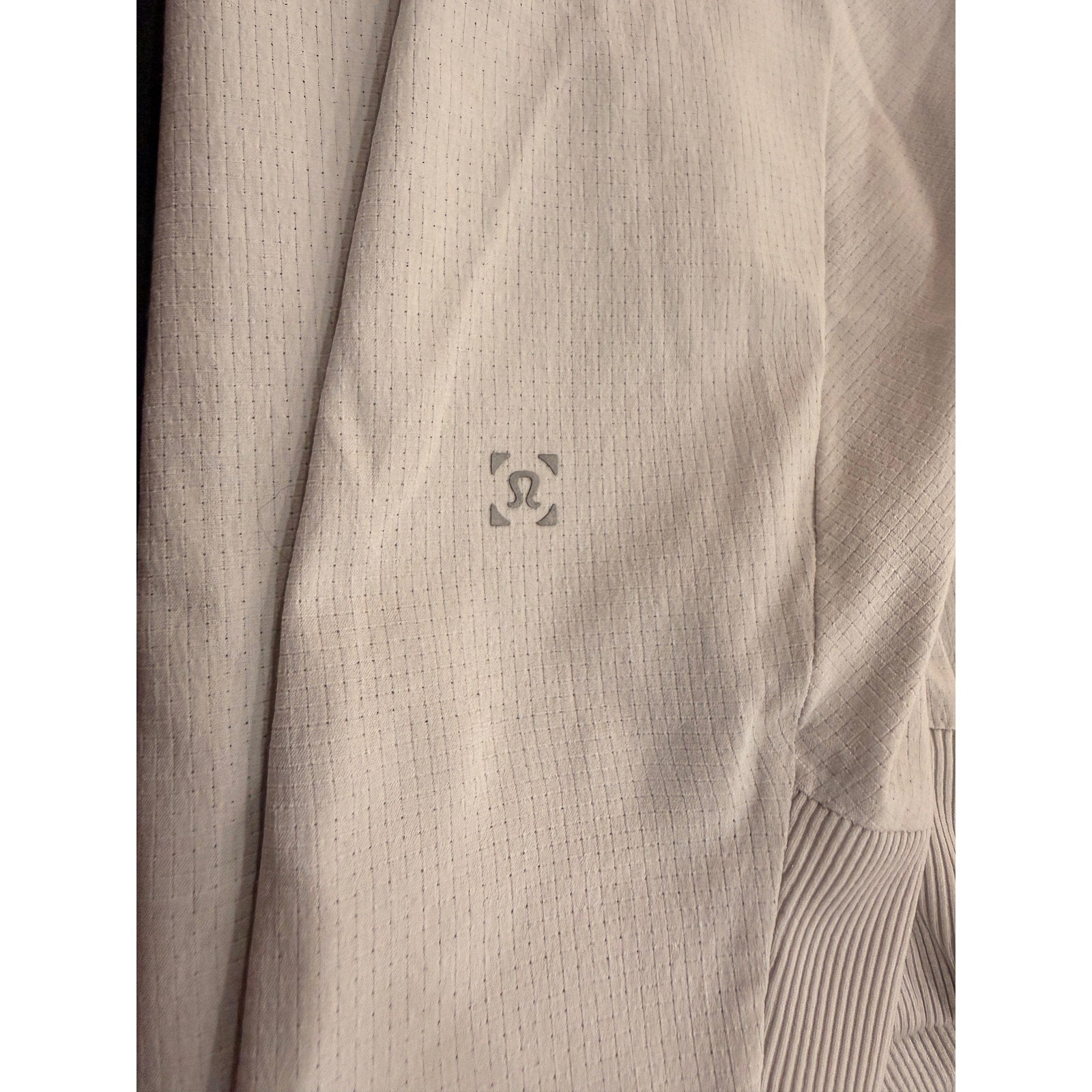 432 - LULULEMON Airing Easy Bomber Vapor in Large *FLAW