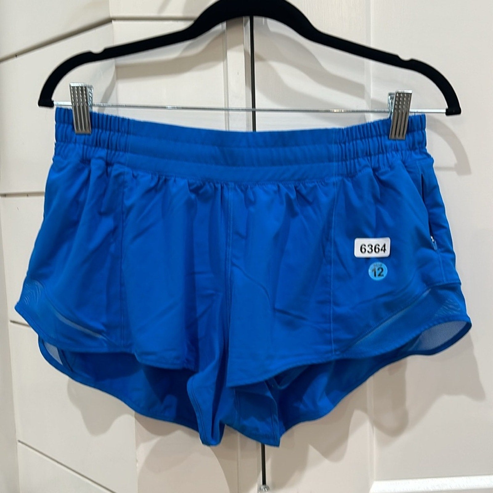 (6364) Lululemon Hotty Hot Low-Rise Short 2.5" in Sz 12 (POOLSIDE) HOT