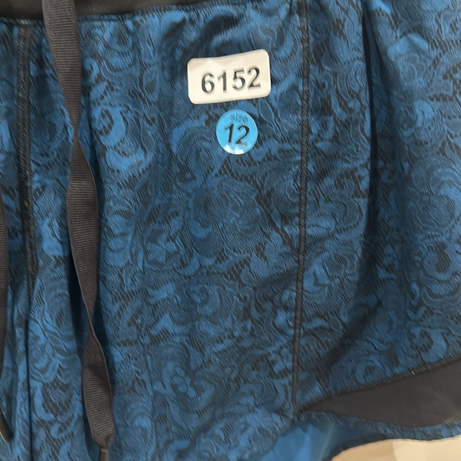 6152 LULULEMON Hotty Hot Short 4" Sz 12 **LOVED *EUC
