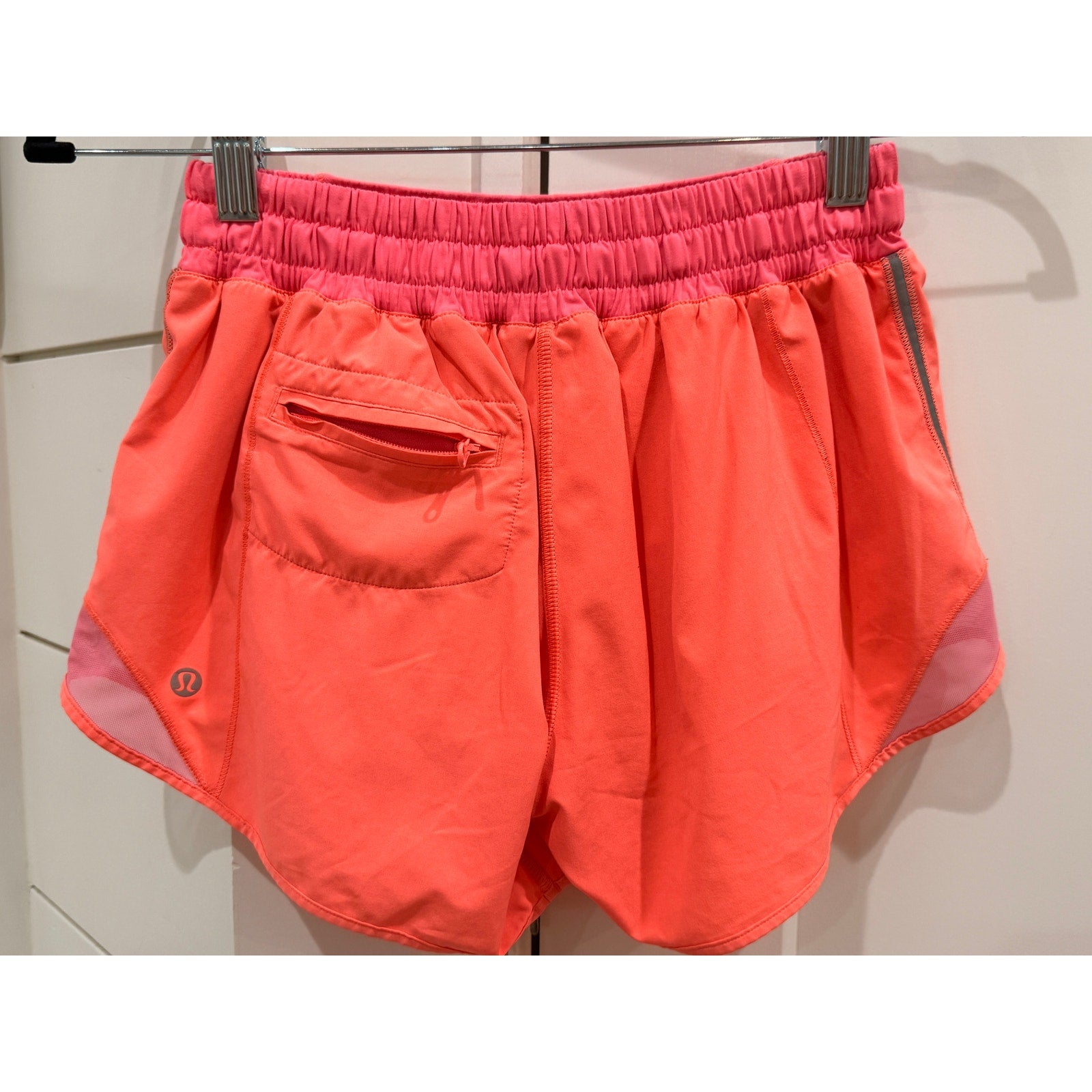 435 - Lululemon Hotty Hot Short II *Long 4" in Grapefruit Sz 4 *Spots