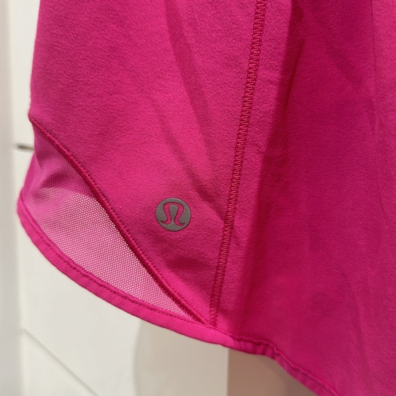 (6355) Lululemon Hotty Hot Low Rise Short 4" in Sz 10